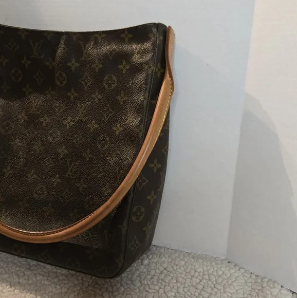 Louis Vuitton Looping GM Monogram Shoulder Bag - Picture 4 of 14